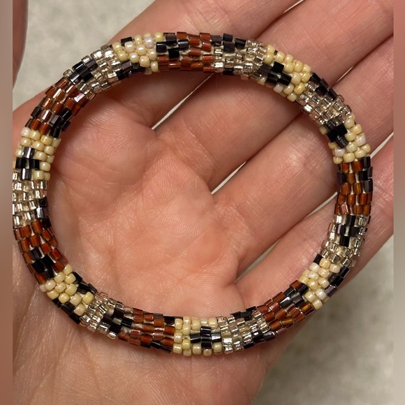 Lily & Laura Neutral Bead Bracelet - Picture 2 of 3